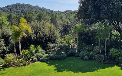 Entretien d'espaces verts à Privas et dans l'Ardèche